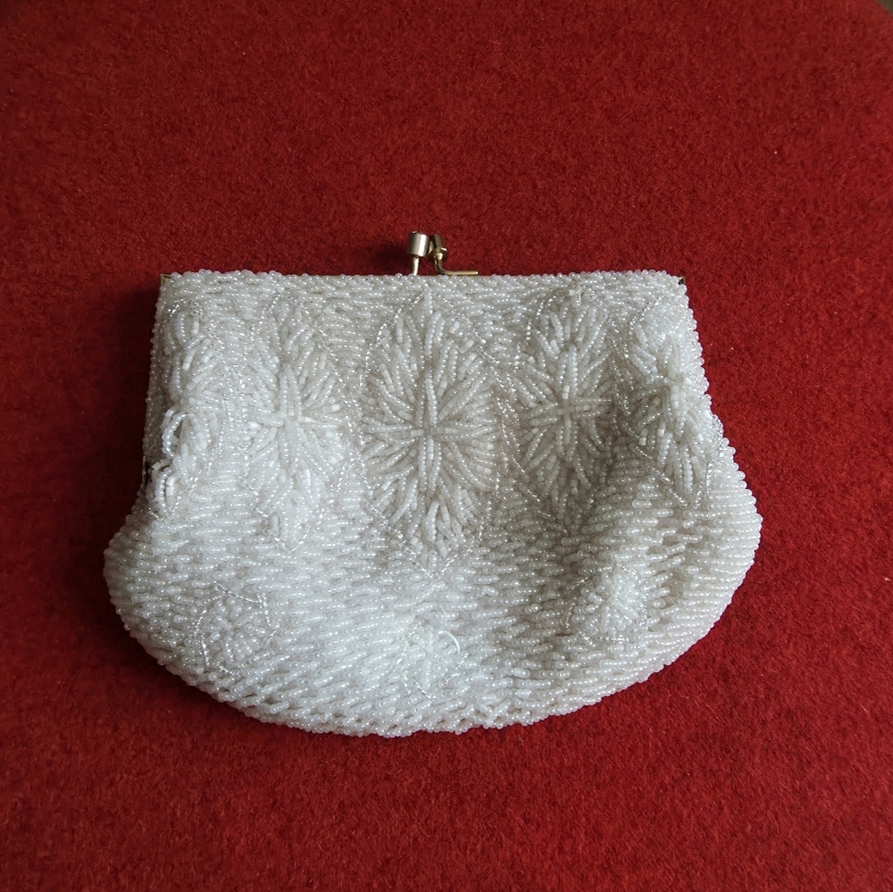 Beautiful 1950s Beaded Clutch Purse/ Can Add Chain Clean In And Out So Pretty